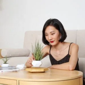 High Quality Cylinder Shape Personalized Small Size Interior Ceramic Succulent Magnetic Levitation Floating Bonsai Pot